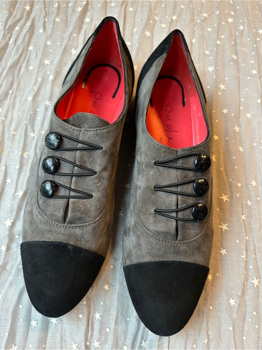 Pas de Rouge Gray and Black Suede Flats